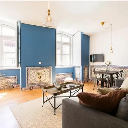 Whome Colorful Portuguese-style In Chiado Apartment